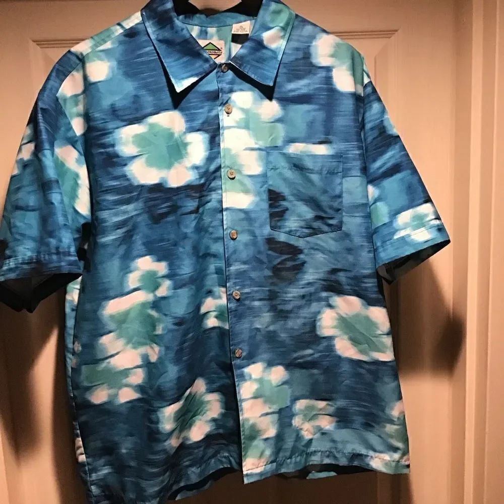 Shirt, vintage Hawaiian from estate sale by flip box size extra large